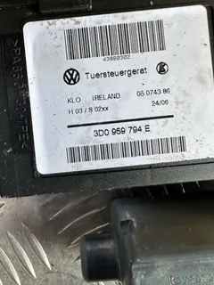 Моторчик стеклоподъемника задний правый Volkswagen Touareg, 2006 г.