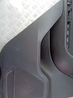 Обшивка двери задней левой (дверная карта) Volkswagen Touareg, 2011 г.