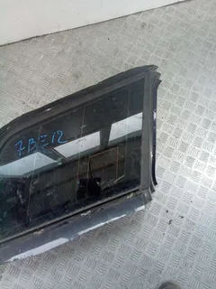 Стекло кузовное боковое правое Audi A4, 2002 г.