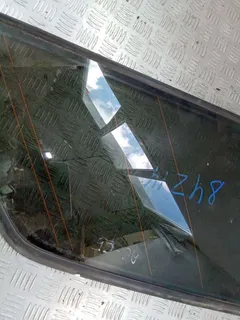 Стекло кузовное боковое левое Audi A6, 2001 г.