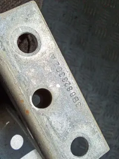Петля капота правая Volkswagen Passat, 2001 г.