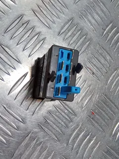 Кнопка подогрева сидений Volkswagen Passat, 2003 г.