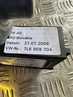 Моторчик стеклоподъемника задний правый Volkswagen Touareg, 2006 г.