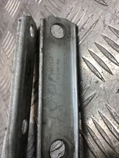 Петля капота Audi A4, 2000 г.