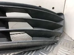 Заглушка (решетка) в бампер передний Volkswagen Passat, 2001 г.