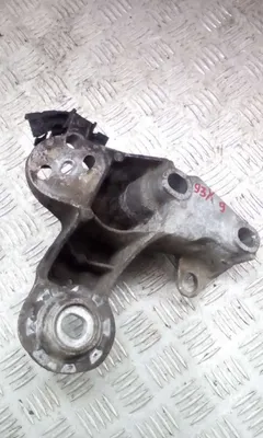 Кронштейн двигателя Audi A4, 2005 г.