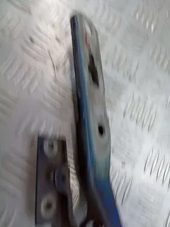 Петля капота левая Audi A4, 2003 г.
