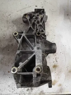 Кронштейн Audi A6, 2001 г.