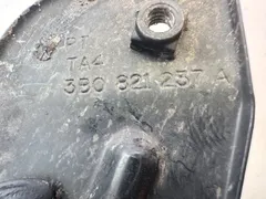 Кронштейн крепления крыла переднего левого Volkswagen Passat, 2002 г.