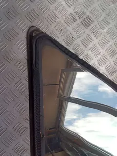 Стекло кузовное боковое левое Audi A4, 2003 г.