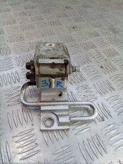 Петля двери задней правой Volkswagen Touareg, 2008 г.
