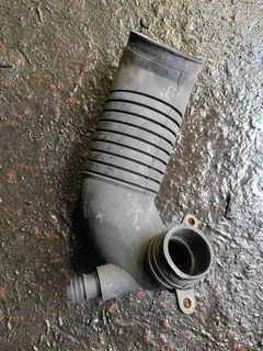 Патрубок воздушного фильтра Volkswagen Passat, 2003 г.