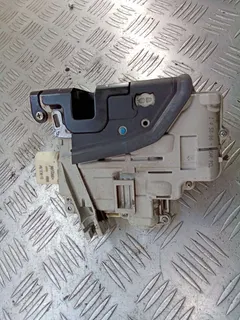 Замок двери задней левой Audi Q7, 2007 г.