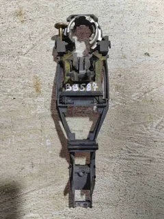 Скелет ручки наружной передней левой Volkswagen Passat, 2000 г.
