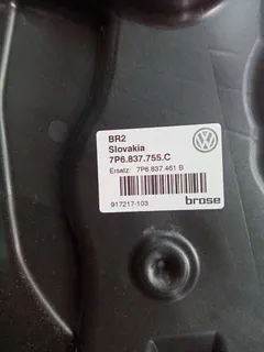 Стеклоподъемник электрический передний левый Volkswagen Touareg, 2011 г.
