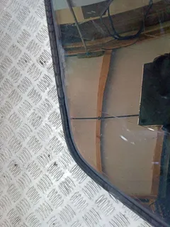 Стекло кузовное боковое левое Audi A4, 2003 г.