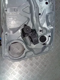 Стеклоподъемник электрический передний левый Volkswagen Passat, 2001 г.