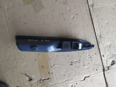Кнопка стеклоподъемника переднего правого Volvo V40, 2001 г.