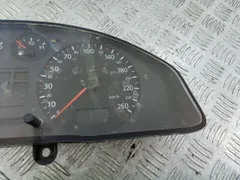 Щиток приборов (приборная панель) Audi A4, 2000 г.