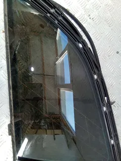 Стекло кузовное боковое правое Audi Q7, 2007 г.