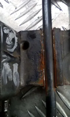 Петля двери Audi A6, 2007 г.