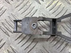 Скелет ручки наружной передней левой Volkswagen Passat, 2002 г.