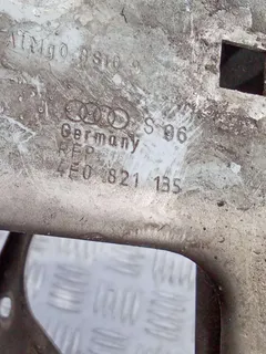 Кронштейн крепления крыла переднего левого Audi A6, 2006 г.