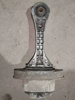 Подушка крепления КПП Volkswagen Golf, 2002 г.
