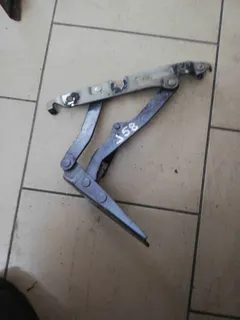Петля крышки багажника Volkswagen Jetta, 2006 г.