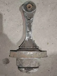Подушка крепления КПП Volkswagen Golf, 2002 г.