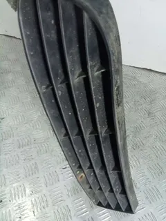 Заглушка (решетка) в бампер передний Audi A6, 1996 г.