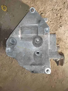 Кронштейн компрессора кондиционера Audi A4, 2000 г.