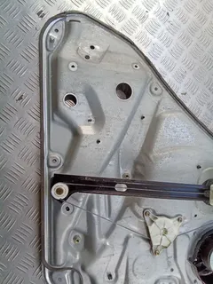 Стеклоподъемник электрический задний левый Volkswagen Passat, 2004 г.