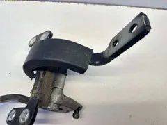Петля крышки багажника Volkswagen Touareg, 2007 г.