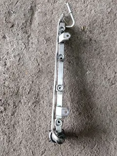 Топливная рампа Audi A4, 2001 г.