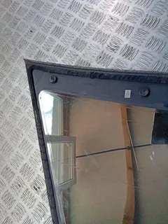 Стекло кузовное боковое левое Audi A4, 2003 г.