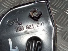 Кронштейн крепления крыла переднего левого Volkswagen Passat, 2001 г.