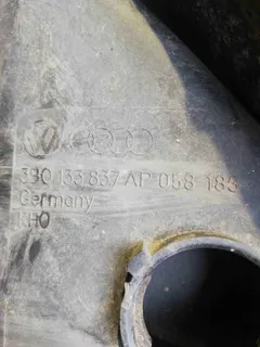 Корпус воздушного фильтра Volkswagen Passat, 2002 г.