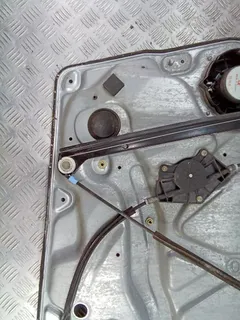 Стеклоподъемник электрический передний правый Volkswagen Passat, 2001 г.