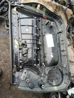 Обшивка двери передней левой (дверная карта) Audi A4, 2003 г.
