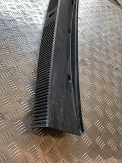Накладка внутренняя на заднюю панель кузова Audi A8, 2005 г.