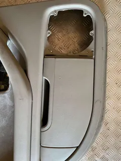 Обшивка двери задней левой (дверная карта) Audi A8, 2005 г.