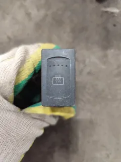 Кнопка подогрева заднего стекла Volkswagen Passat, 1999 г.