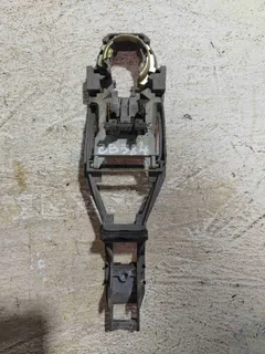 Скелет ручки наружной передней левой Volkswagen Passat, 2000 г.