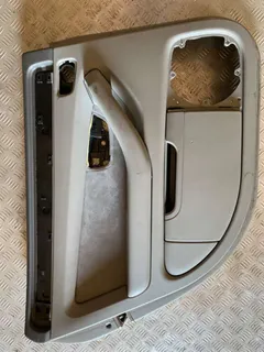 Обшивка двери задней левой (дверная карта) Audi A8, 2005 г.
