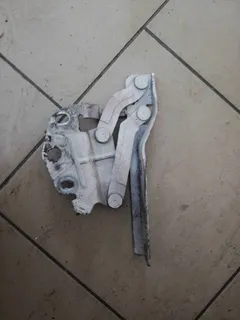 Петля капота Volkswagen Passat, 2004 г.