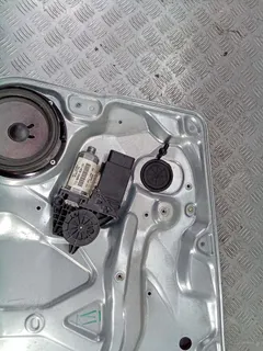 Стеклоподъемник электрический передний правый Volkswagen Passat, 2001 г.