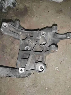 Кронштейн компрессора кондиционера Audi A4, 2006 г.