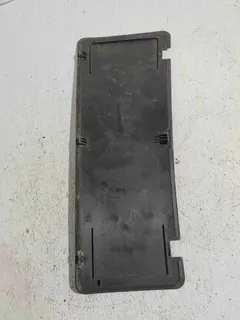 Крышка аккумулятора Audi A6, 2002 г.