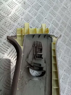 Обшивка стойки центральной левой Audi A4, 2004 г.